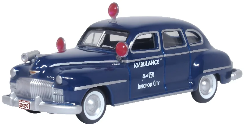 Oxford Diecast Junction City Ambulance Desoto Suburban 1946/8