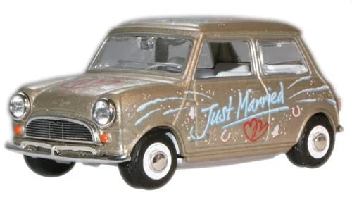 Oxford Diecast Just Married Mini Car - 1:43 Scale