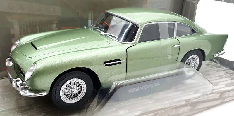 Solido 1/18 Scale Diecast S1807102 Aston Martin DB5 1964 - Porcelain Green